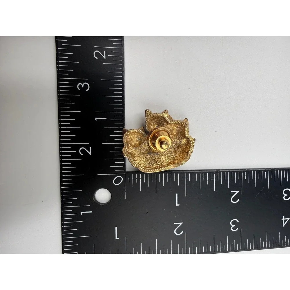 Vintage Kittens in Basket Pin Gold Tone Cat Figural Tie‎ Tack Lapel Hat Pin